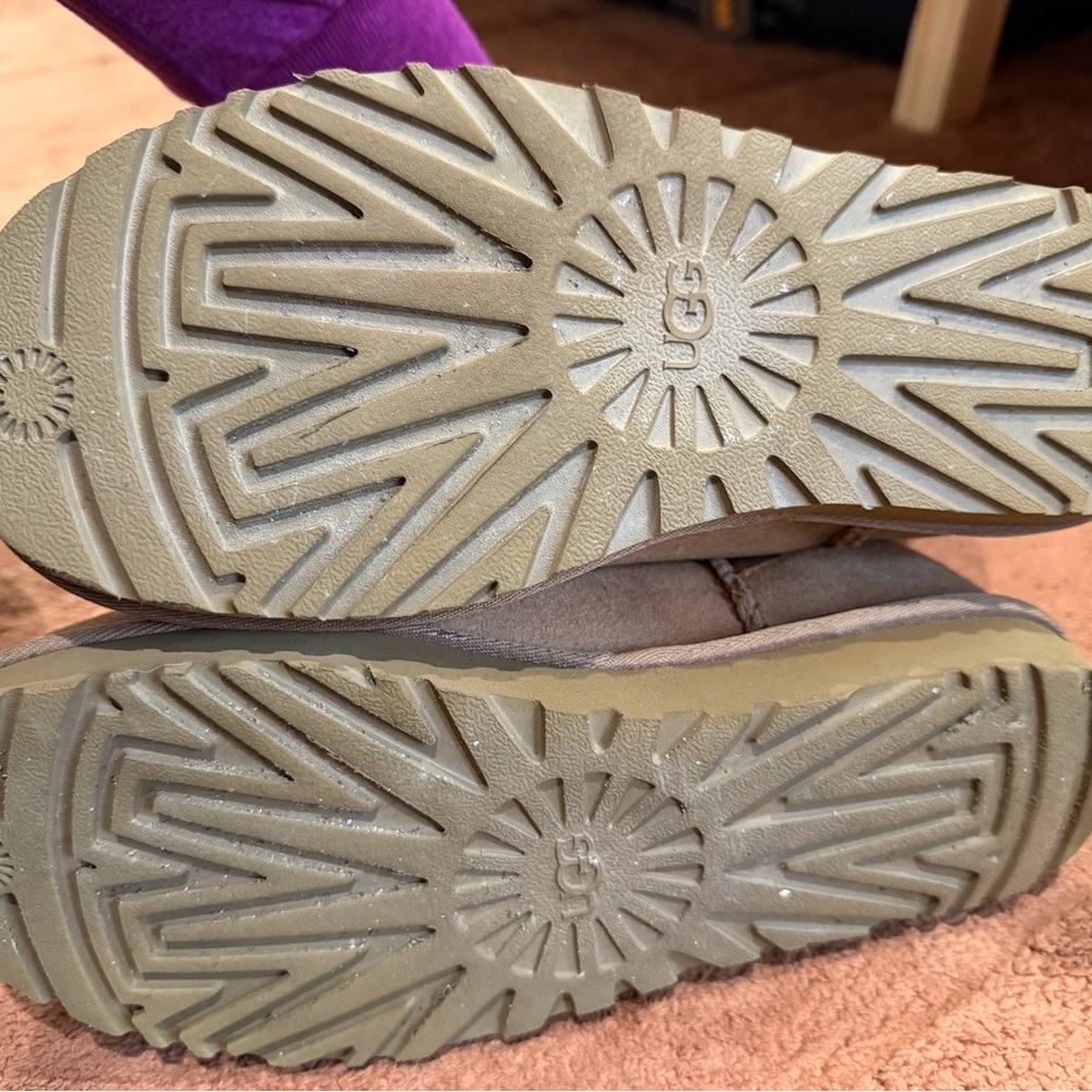 UGG Classic Short Boots, Size 10 - Picture 6 of 6